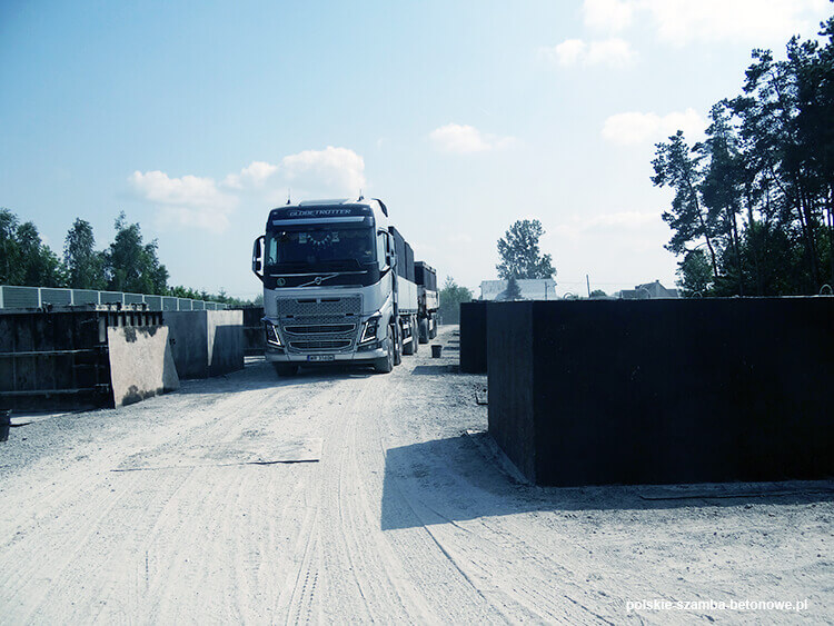 Transport szamb betonowych  w Zawidowie